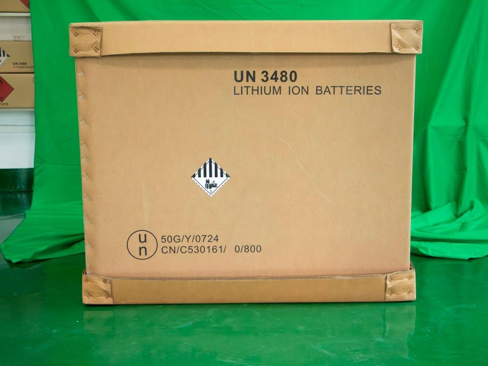 UN 重型瓦楞纸箱侧面 UN 标记特写：UN 3480 锂离子电池
