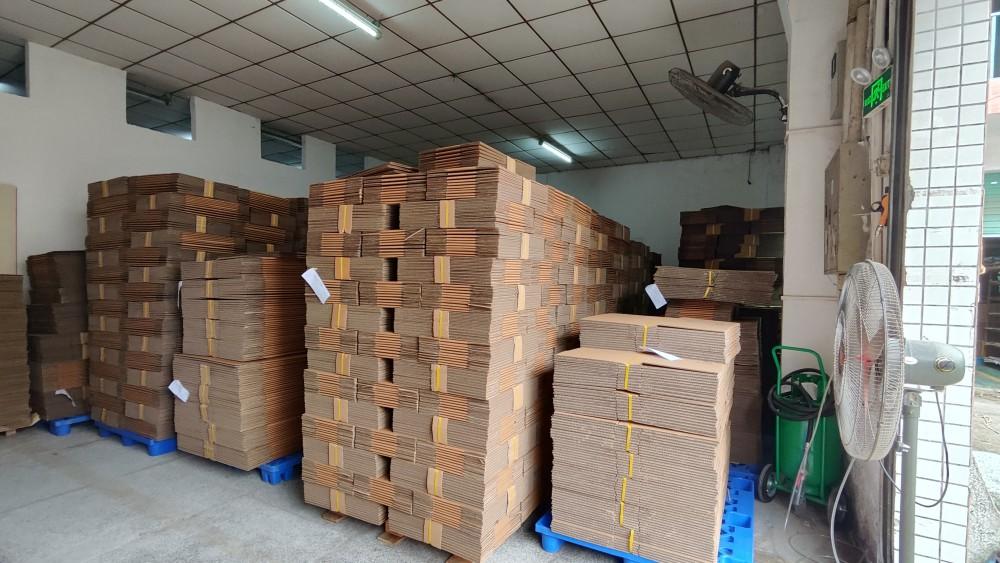 成品UN纸箱仓储备货区，待发往欧盟客户
